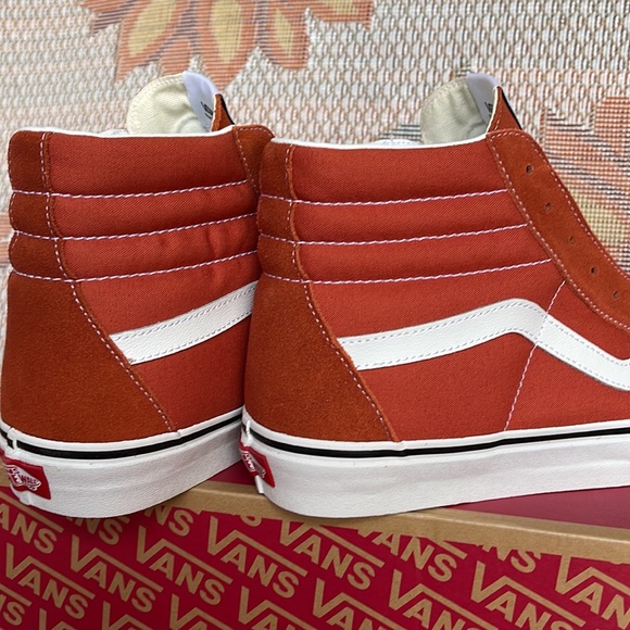 Vans WMNS Sk8-Hi
Color Theory Burnt Ochre
VN0005U9GWP
Sneakers - Picture 15 of 16
